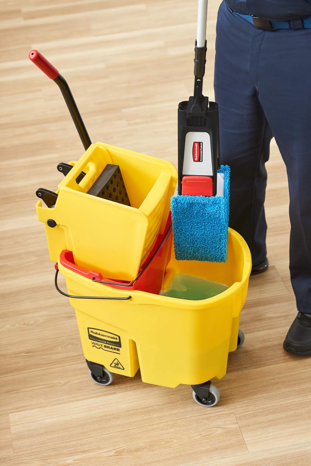 18 Adaptable Flat Mop Pad for Janitorial Cleaners